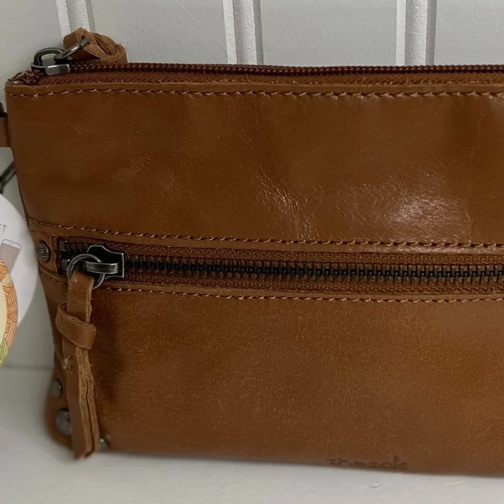 The SAK charging wristlet Sanibel NWT - Picture 1 of 15